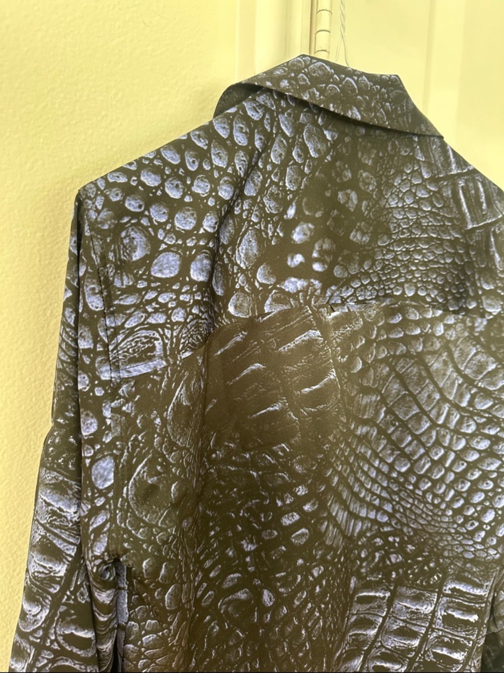 L'AGENCE Silk Snake Print Shirt - Picture 5 of 7